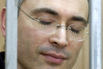 Михаил Ходорковский (признан в РФ иностранным агентом) приговорен к 9 годам тюремного заключения. 2005 год 