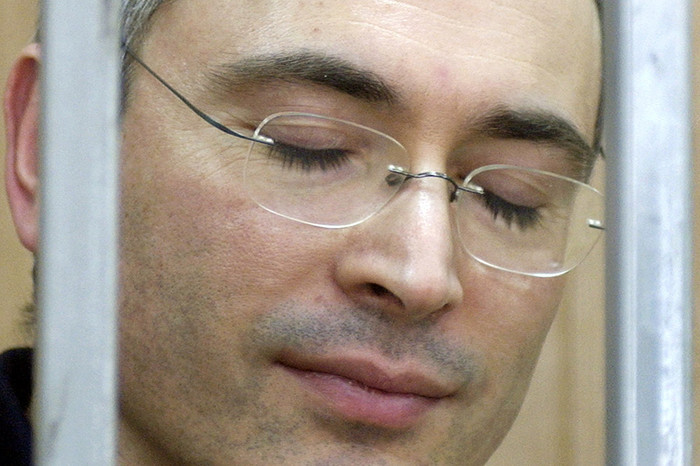 Михаил Ходорковский (признан в РФ иностранным агентом) приговорен к&nbsp;9 годам тюремного заключения. 2005&nbsp;год 