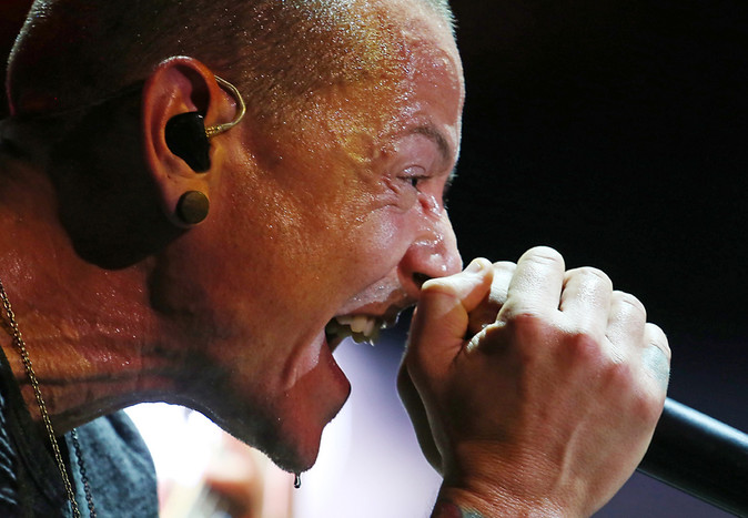 Честер Беннингтон во время выступления группы Linkin Park в&nbsp;СК &laquo;Олимпийский&raquo;