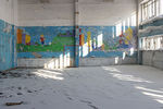 Спортивный зал в школе заброшенного поселка Цементнозаводский в 18 км к северо-востоку от Воркуты