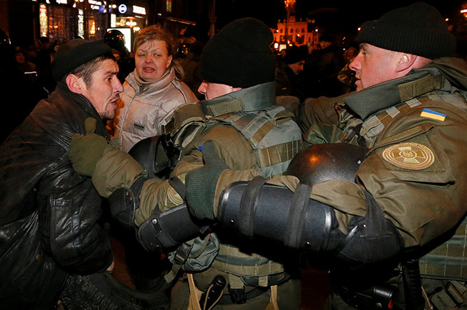 Во время беспорядков в центре Киева в годовщину «майдана»