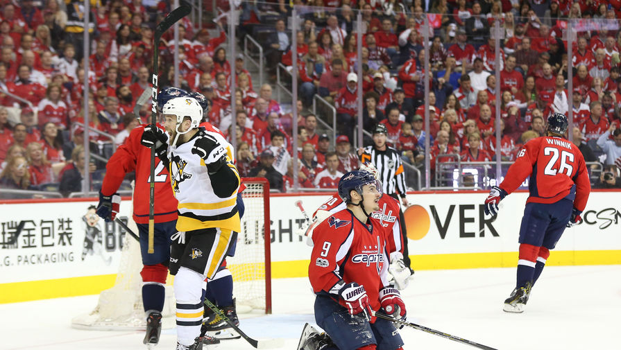 Хоккеисты «Вашингтона» и «Питтсбурга» на седьмом матче серии 1/4 финала плей-офф НХЛ.