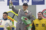 Победители 1-го этапа чемпионата России по автокроссу. Ирек Миннахметов (2-е место, слева), 2003 год