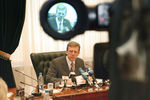 Министр финансов РФ Алексей Кудрин во время пресс-конференции, 2004 год
