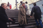 Театральный режиссер Роман Виктюк во время фотосессии в Москве, 1994 год