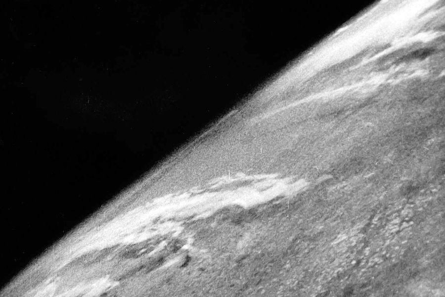 Вид на Землю с камеры ракеты «Фау-2» №13, запущенной 24 октября 1946 года. Ракетный полигон Уайт-Сэндс. Лаборатория прикладной физики