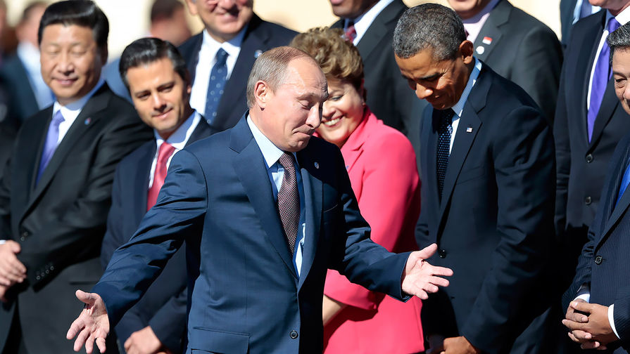 Президент России Владимир Путин и президент США Барак Обама во время церемонии совместного фотографирования с делегатами — участниками саммита G20 в Санкт-Петербурге, 2013 год