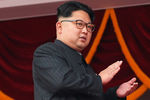 Ким Чен Ын во время праздничного парада в Пхеньяне
