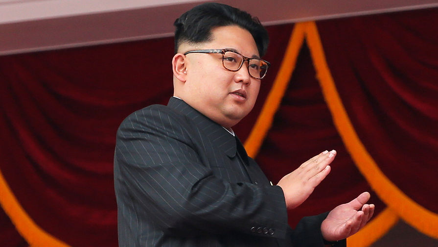 Ким Чен Ын во время праздничного парада в&nbsp;Пхеньяне