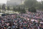 Участники «Марша единства» напротив Дворца независимости в Минске, 6 сентября 2020 года