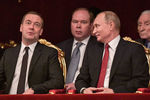Премьер-министр РФ Дмитрий Медведев, руководитель администрации президента РФ Антон Вайно и президент России Владимир Путин (слева направо) 