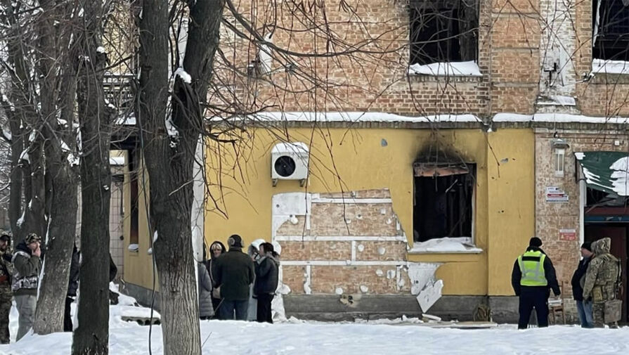 Вандалы срезали граффити Бэнкси со стены здания в украинском Гостомеле