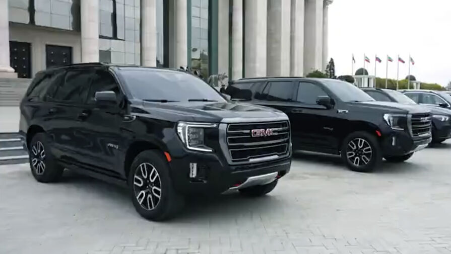 Кадыров подарил чеченским силовикам люксовые автомобили