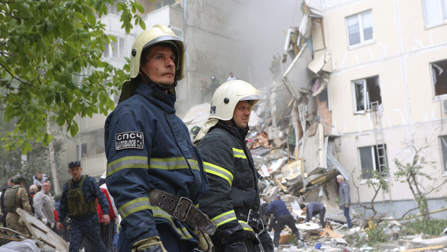 МЧС показало видео спасения мужчины из-под завалов в Белгороде