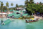 Разрушенный отель на берегу залива Тон-Сай на острове Пхи-Пхи в Таиланде