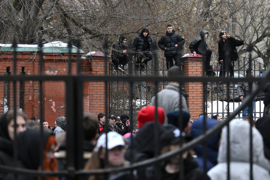 Церемония прощания с&nbsp;рэпером Пашей Техником в&nbsp;храме Петра и Павла в&nbsp;Лефортово в&nbsp;Москве, 11&nbsp;апреля 2025&nbsp;года