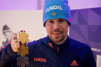 Россиянин Сергей Устюгов с медалями чемпионата мира по лыжным видам спорта в финском Лахти