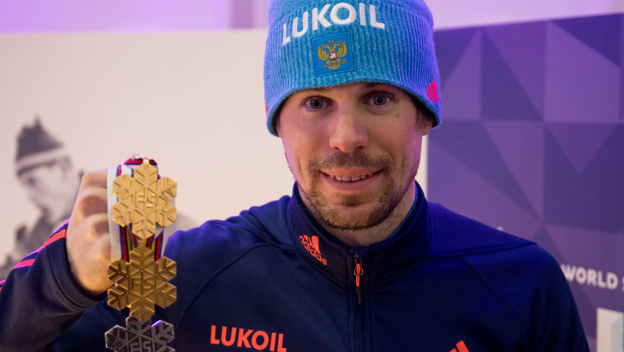 Россиянин Сергей Устюгов с медалями чемпионата мира по лыжным видам спорта в финском Лахти