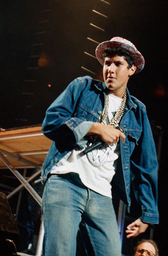Участник Beastie Boys Майкл Даймонд (Mike D) во время выступления &laquo;Мэдисон-сквер-гарден&raquo; в&nbsp;Нью-Йорке, 1987 год