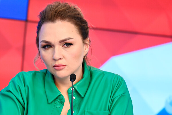 Орыс порно әңгіме Дачадағы әдемі қызбен керемет секс