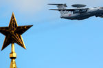 Самолет дальнего радиолокационного обнаружения и управления А-50У во время репетиции воздушной части Парада Победы в Москве, 2014 год