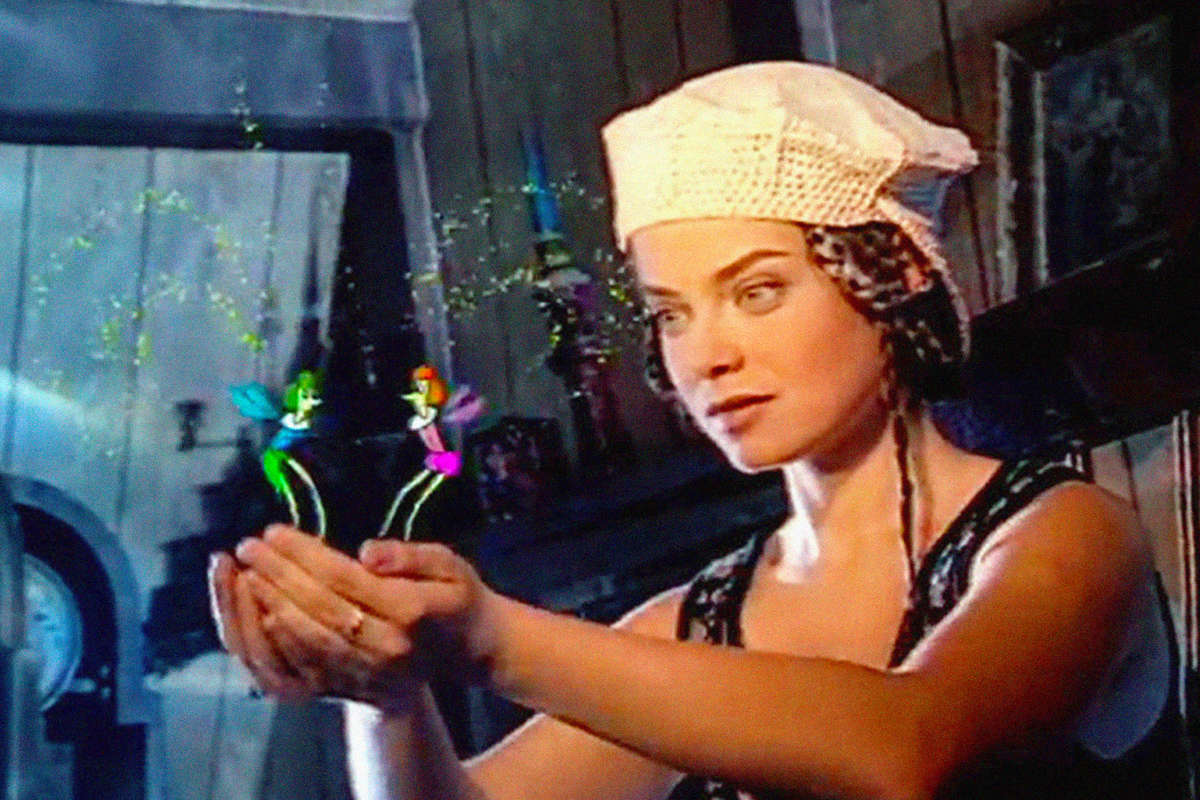 Наташа Королева в клипе «Маленькая страна» (1995)