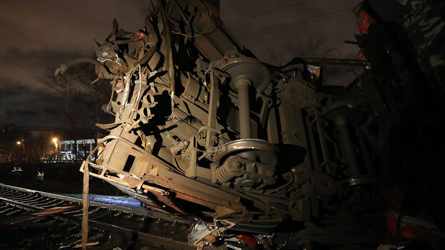 Последствия столкновения пассажирского поезда и электрички на&nbsp;западе Москвы, 9 апреля 2017 года
