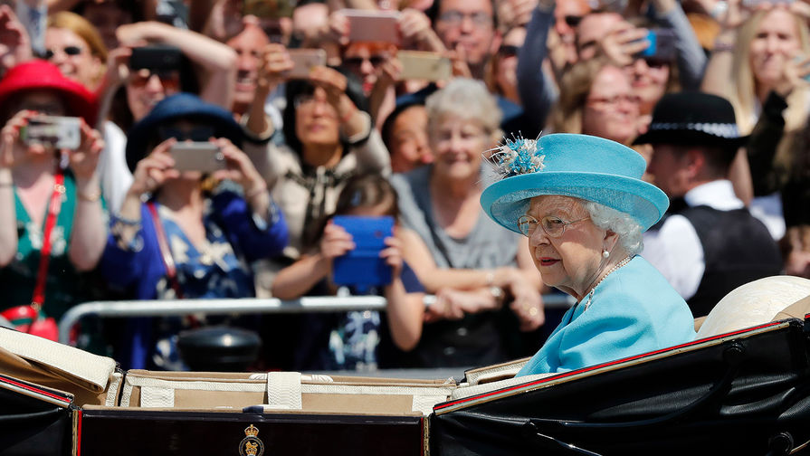 Королева Елизавета II на Церемонии выноса знамени, 9 июня 2018 года
