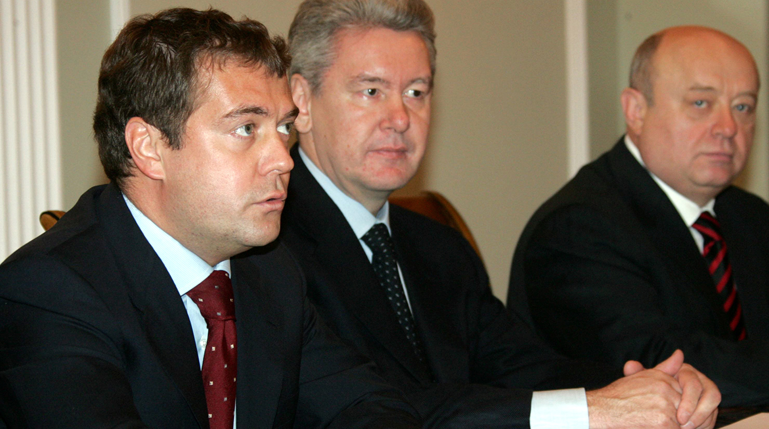 Первый зампред правительства России Дмитрий Медведев, глава администрации президента Сергей Собянин и премьер-министр Михаил Фрадков на заседании Совбеза в Ново-Огарево, 2005 год