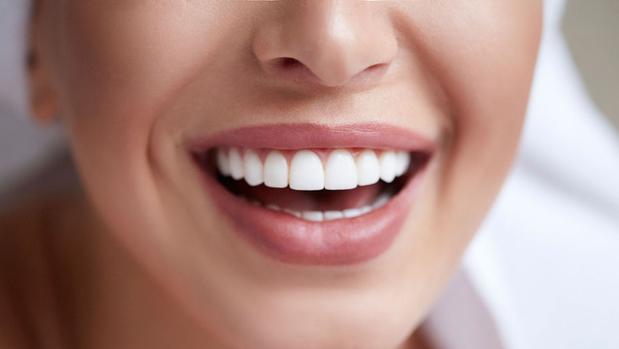 Главный стоматолог Москвы Золотницкий объяснил, какие препараты могут влиять на цвет зубов