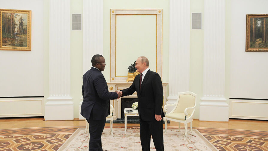 Президент Гвинеи-Бисау обратился к Путину с просьбой о поставке фрегатов и вертолета