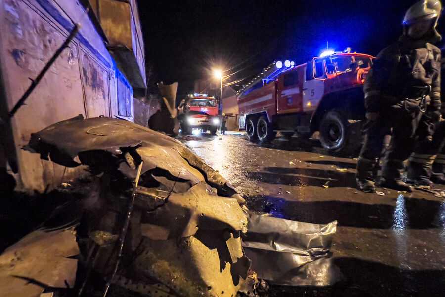 Обломки упавшего самолета Су-30 в Иркутске, 23 октября 2022 год