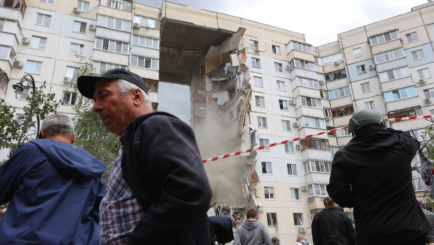 Спасатели дважды прерывали работы на месте обрушения в Белгороде