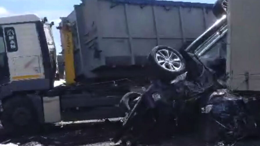 В массовой аварии с шестью машинами под Ульяновском пострадали восемь человек