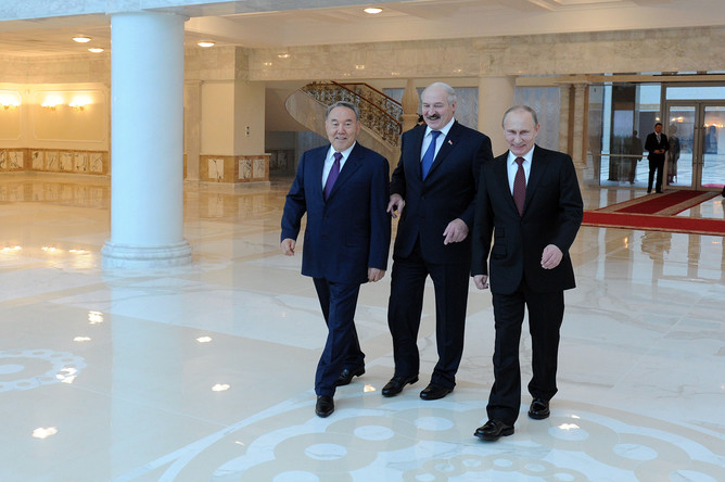 Нурсултан Назарбаев, Александр Лукашенко и Владимир Путин в Минске