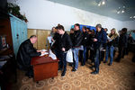 Голосование на одном из участков во время референдума о статусе Крыма