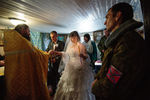 Обряд венчания ополченцев из подразделения «Викинги», Дениса (позывной «Лысый») и Ксении (позывной «Зима»)