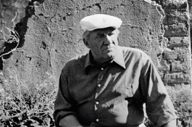Народный артист СССР Николай Крючков в роли Герасима Васильевича в фильме Павла Чухрая «Ты иногда вспоминай», 1978 год