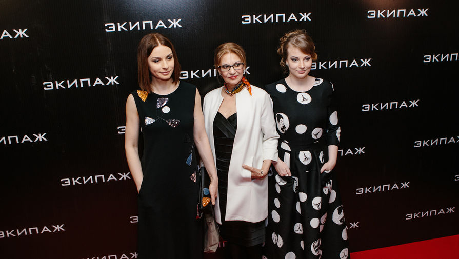 Актриса Ирина Лачина (слева)