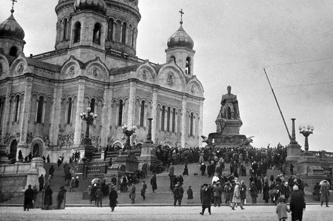 Храм христа Спасителя и памятник императору Александру III. Москва, 1917 год. Архитектор храма — Константин Андреевич Тон