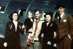 Джордж Буш с матерью Барбарой, отцом Джорджем, дедом Прескоттом и Дороти, дата неизвестна