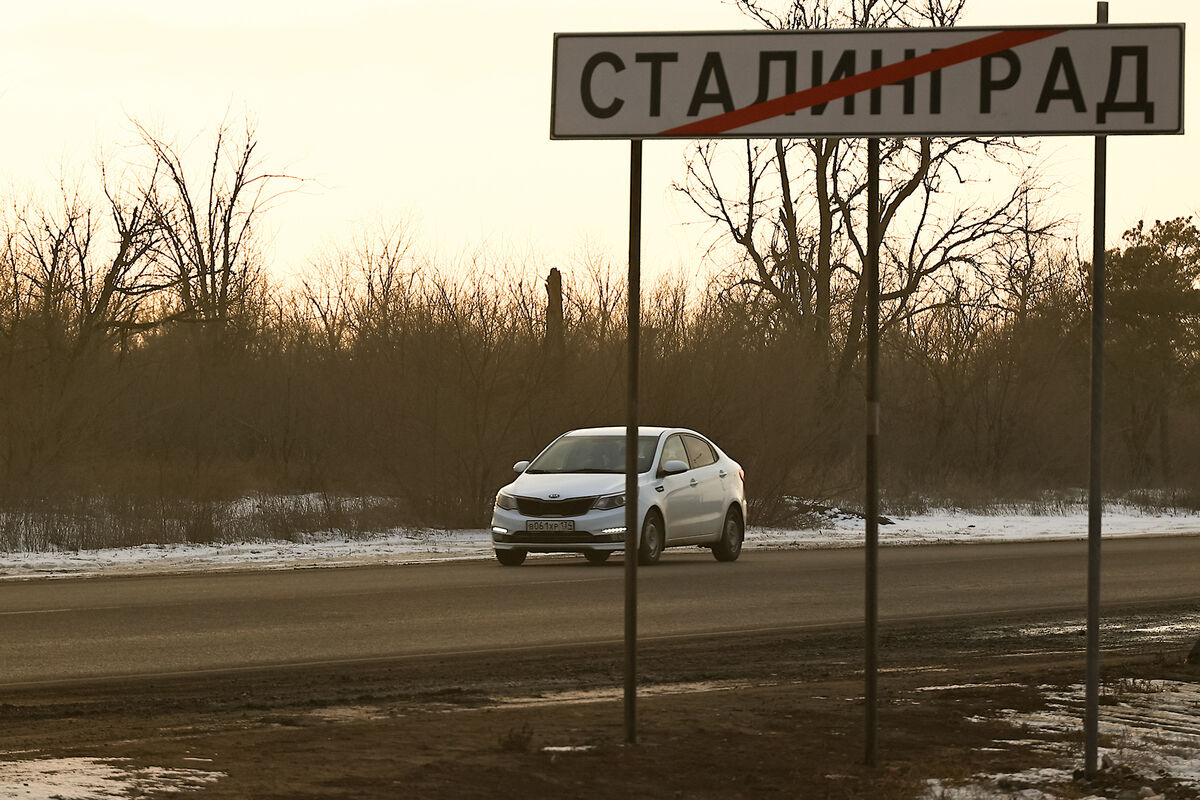 Волгоград пока не переименуют в Сталинград, а Луганску предложили вернуть  имя Ворошилова - Газета.Ru