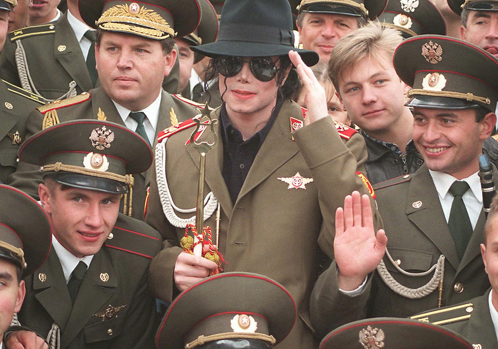 В 1996 году Джексон дал свой первый концерт в Москве. Этот концерт в рамках тура «HIStory» произвел неизгладимое впечатление на москвичей, до того едва ли видевших шоу подобного уровня, и на город — кажется впервые в своей истории вставший в мертвую пробку