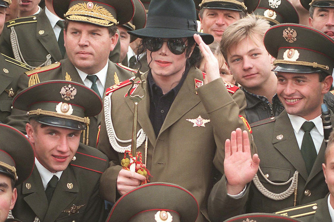 В 1996 году Джексон дал свой первый концерт в Москве. Этот концерт в рамках тура «HIStory» произвел неизгладимое впечатление на москвичей, до того едва ли видевших шоу подобного уровня, и на город — кажется впервые в своей истории вставший в мертвую пробку