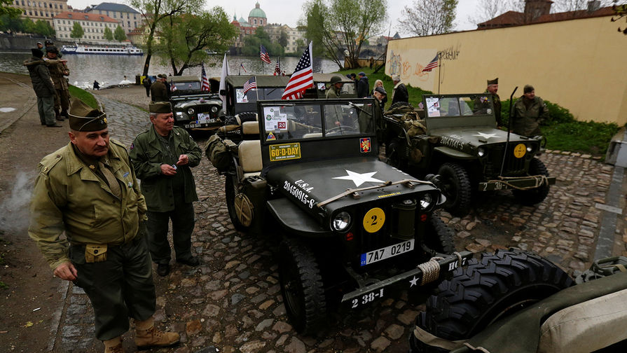 Американские армейские автомобили во время проведения Convoy of Liberty в&nbsp;Праге, 28&nbsp;апреля 2017&nbsp;года