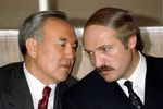 Президент Казахстана Нурсултан Назарбаев и президент Белоруссии Александр Лукашенко, 1997 год