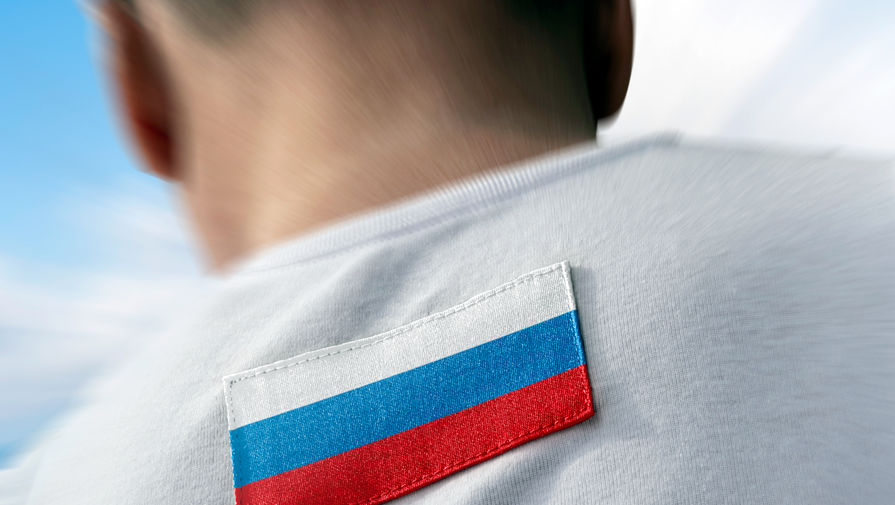 Организаторы ЧМ по хоккею потребовали от болельщика снять футболку с надписью Россия