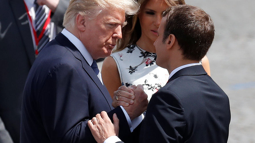 Президент США Дональд Трамп и президент Франции Эммануэль Макрон во время встречи в Париже, 14 июля 2017 года