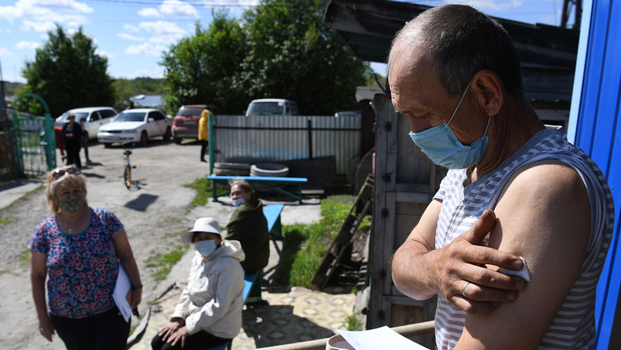 Песков поддержал решения ряда регионов об обязательной вакцинации отдельных групп граждан