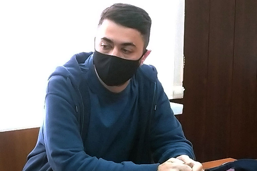 Стендап-комик Идрак Мирзализаде в Таганском суде, 9 августа 2021 года